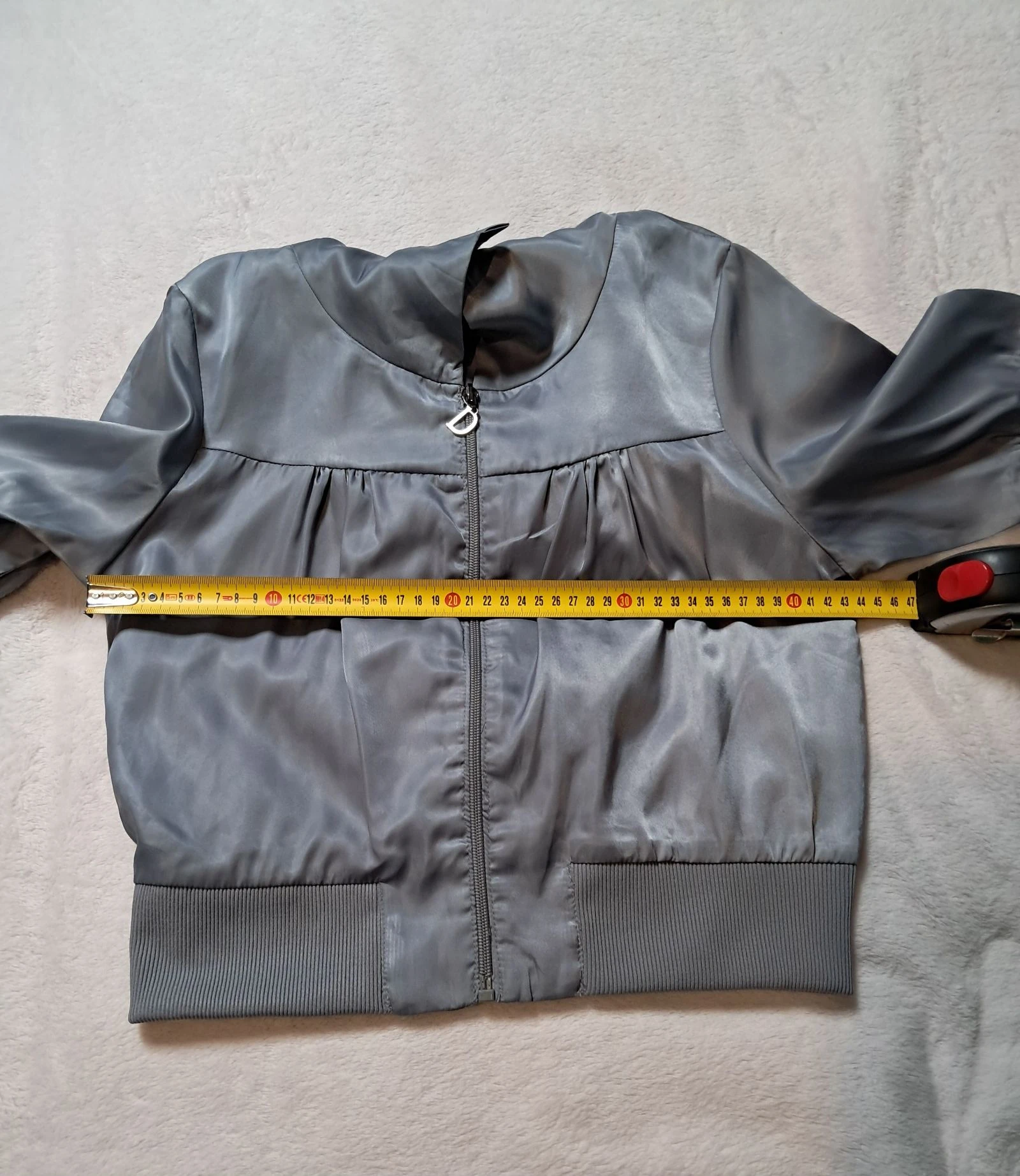 Veste courte légère, effet satiné.  100% fashion. Taille S – photo 7